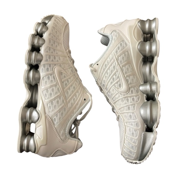 Nike Women’s Shox TL Triple Sail Size 8 - Picture 5 of 11